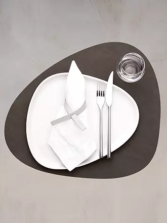 LIND DNA | Set de table en cuir "Nupo" 37x44cm (Vert Olive) | braun